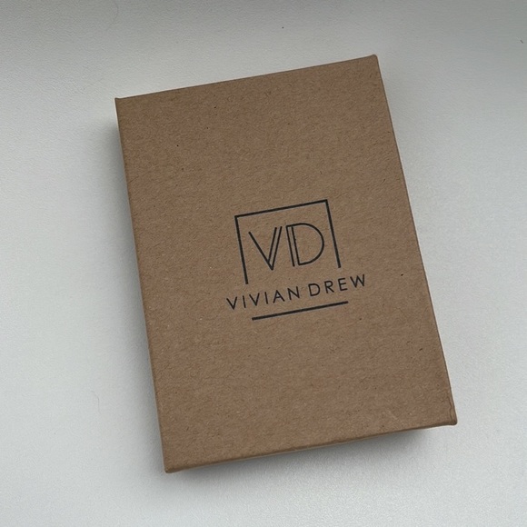 Vivian Drew White Tassle Earrings - Picture 4 of 4